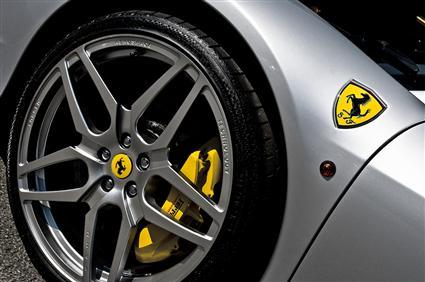 Kahn يضيف لمساته الأنيقة على فيراري 458 Spyder